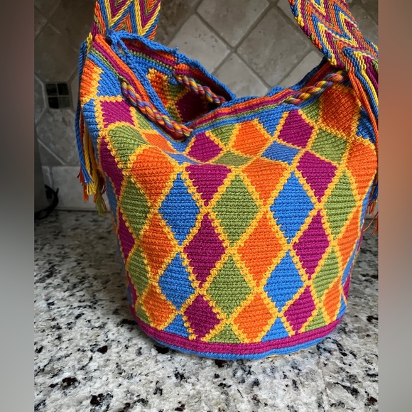 Wayuu Bucket Bag Hand-Woven Bohemian Groovy Chic Hand-Made Rainbow Colored - Picture 4 of 16